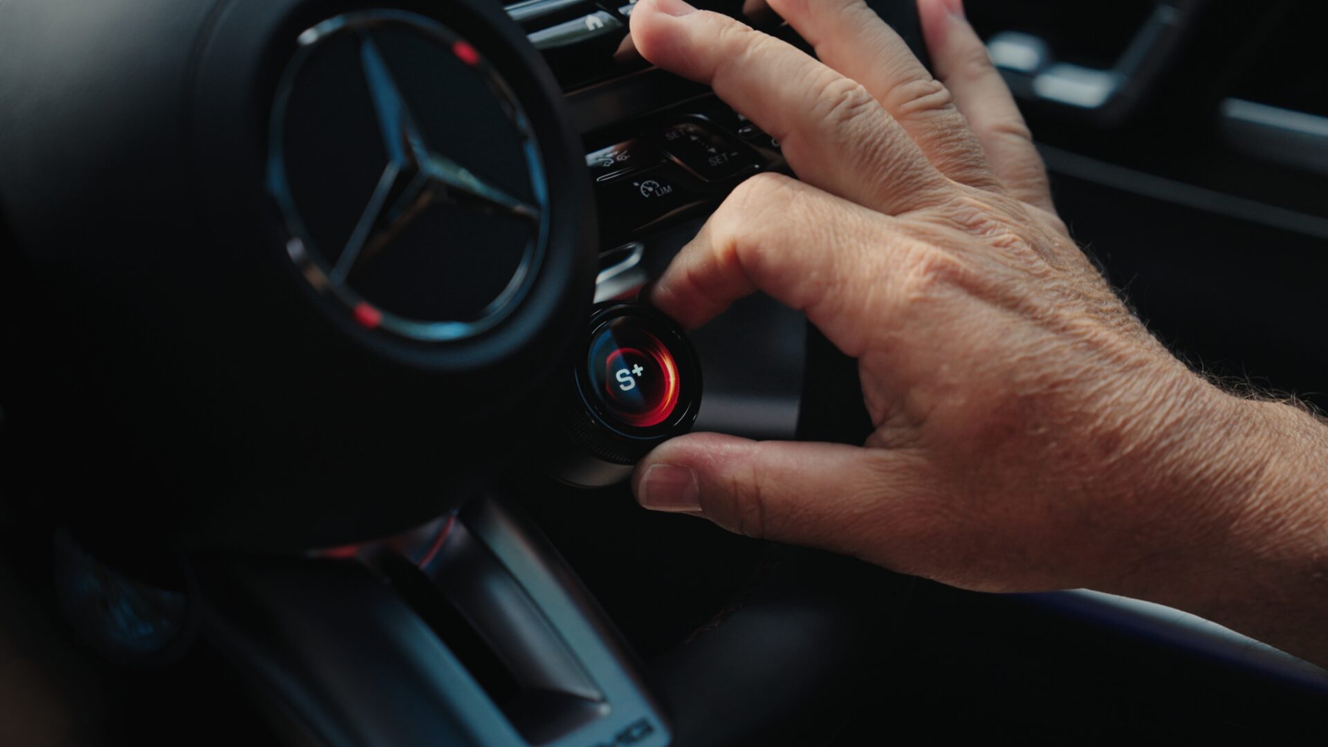 AMG c63s F1 Main V2 00 00 25 13