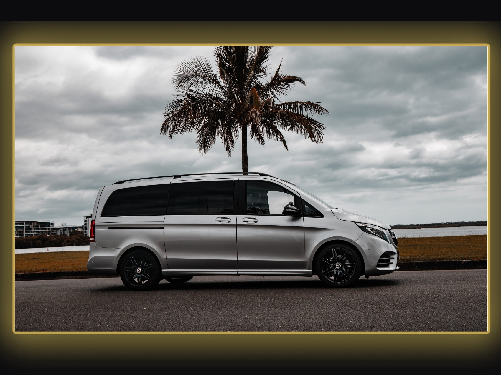 Mercedes V250 8 Seat Car Hire Gold Coast Brisbane Byron Bay Sunshine Coast
